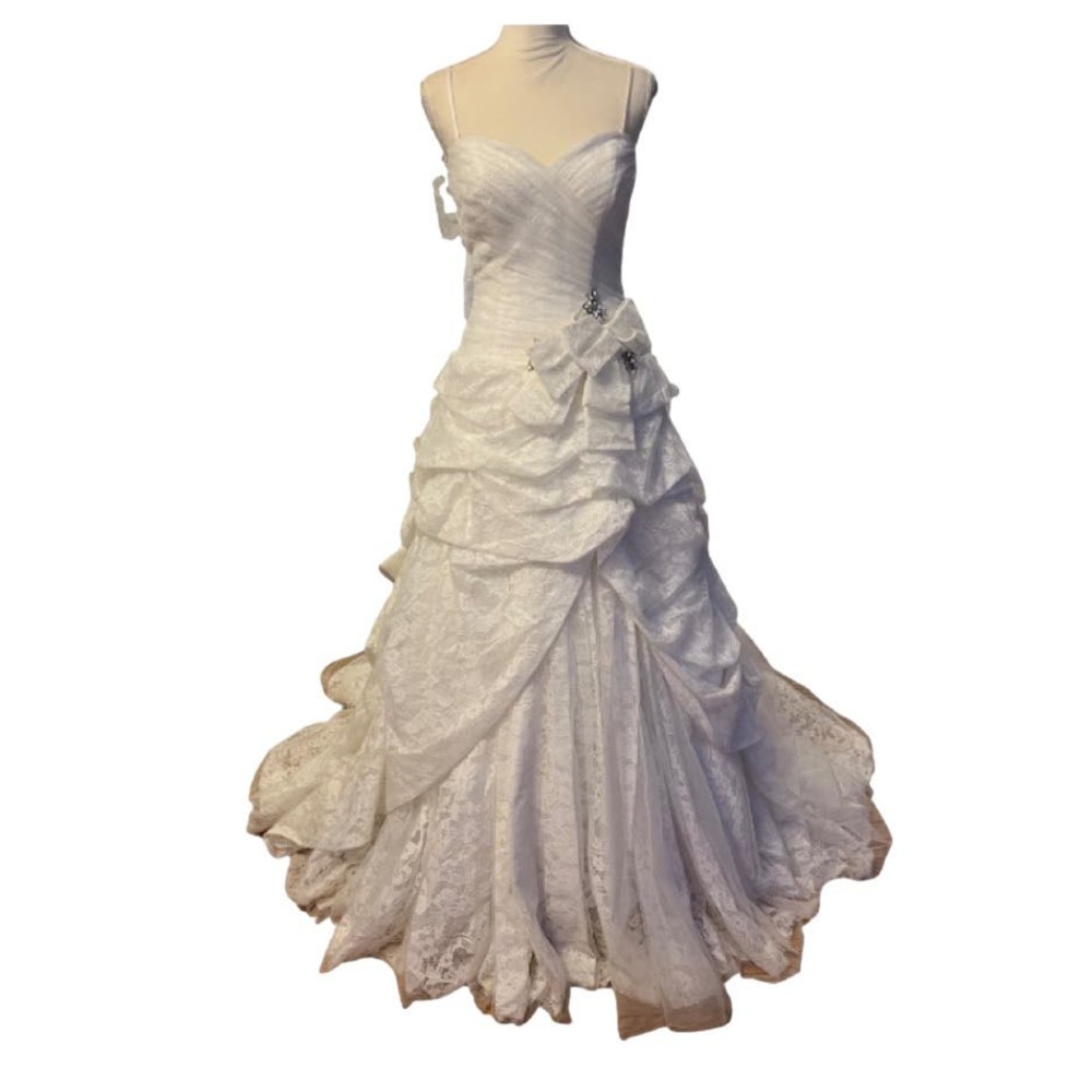 Jacquelin Exclusive Ivory Lace Gown with Silver/Crystal detail - Picture 3 of 14